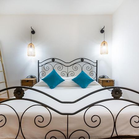 Aetos Home With Shared Swimming Pool - Porto Pino Hill Esterno foto